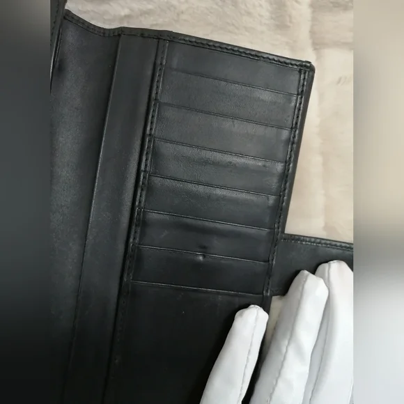 Authentic Gucci wallet - Picture 5 of 17